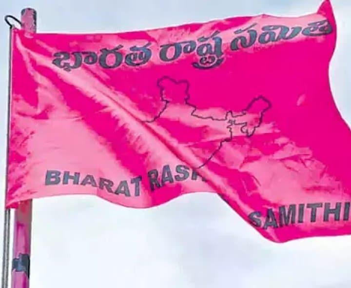 రేవంత్ కుటుంబంపై ఫిర్యాదు - Udayam