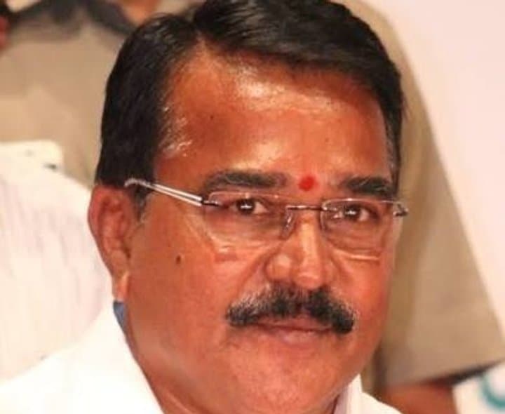 జోగులాంబ అమ్మవారిని దర్శించుకున్న నిరంజన్రెడ్డి - Udayam