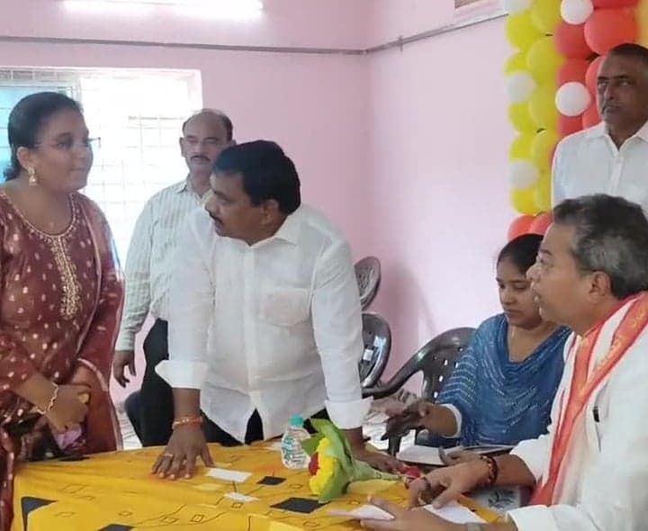 జి.కొండూరులో ఎమ్మెల్యే ప్రజా దర్బార్ - Udayam