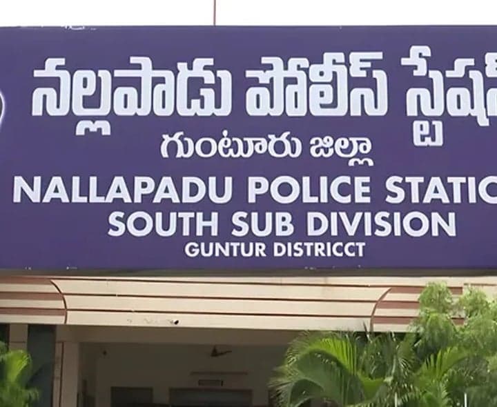 గుంటూరులో వ్యక్తిపై యాసిడ్ దాడి - Udayam