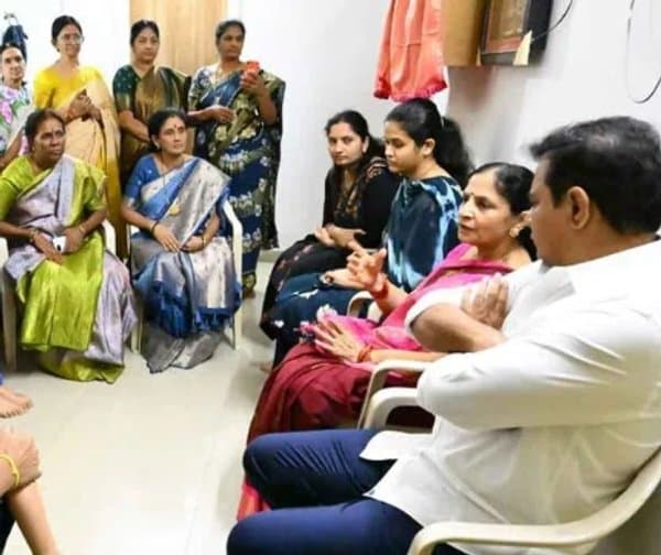 సిరిసిల్లలో చిక్కాల రామారావును పరామర్శించిన కేటీఆర్ - Udayam Digital