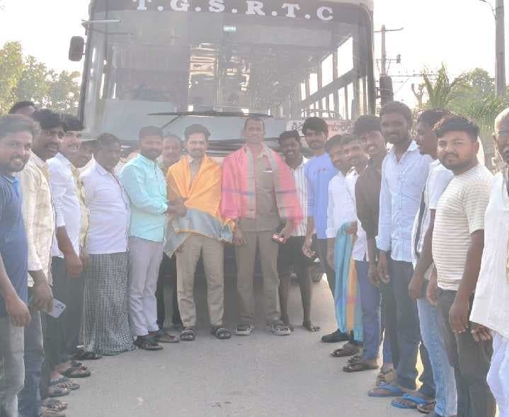 17 ఏళ్ల తర్వాత తిప్పాపూర్కు ఆర్టీసీ బస్సు - Udayam