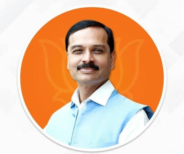 విజయం దిశగా నాగ్పూర్ బరి - Udayam Digital