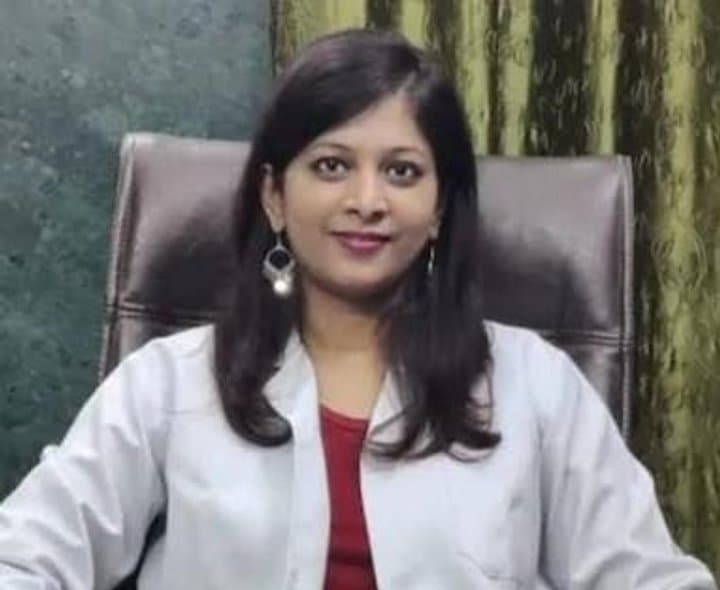 ఐదో అంతస్తు నుంచి దూకి వైద్యురాలి మృతి - Udayam Digital