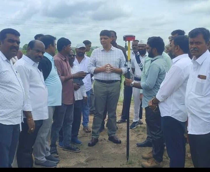 భూ రీసర్వేను వేగంగా పూర్తి చేయాలి: కలెక్టర్