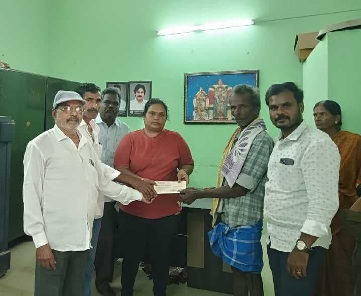 యాదమరిలో రైతులకు పంట రుణాల చెక్కుల పంపిణీ - Udayam