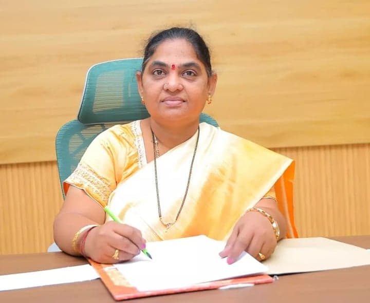 మార్కాపురం డీఆర్ఓగా శ్రీదేవి బాధ్యతలు - Udayam
