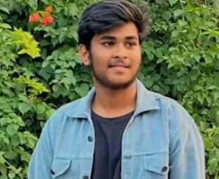 లారీ టైరు కిందపడి యువకుడు మృతి - Udayam