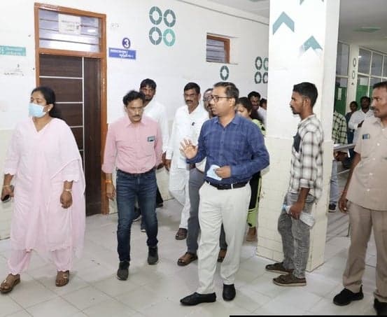 ఖమ్మం ప్రభుత్వ ఆసుపత్రిలో కలెక్టర్ ఆకస్మిక తనిఖీ - Udayam