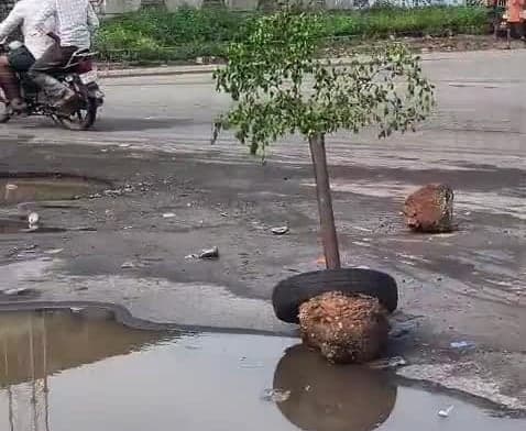 అంకిరెడ్డిపాలెం బైపాస్లో పొంచి ఉన్న ప్రమాదం - Udayam