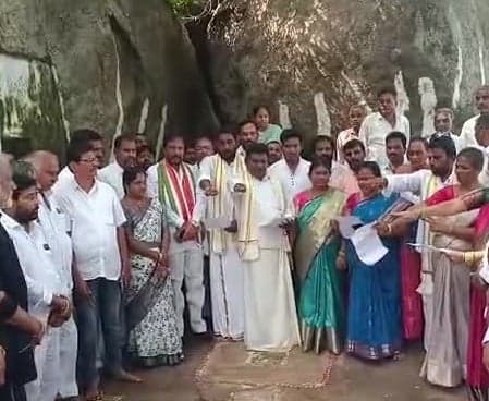 ముదిగొండలో ఆలయ చైర్మన్ ప్రమాణ స్వీకారం - Udayam