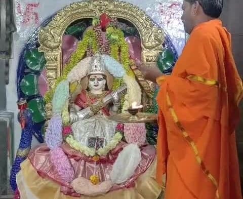 పేరూరు సరస్వతీ క్షేత్రంలో విశేష పూజలు - Udayam