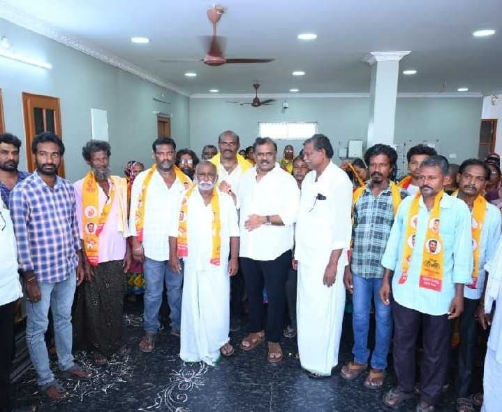 టీడీపీలో చేరిన 50 మంది వైసీపీ కార్యకర్తలు - Udayam
