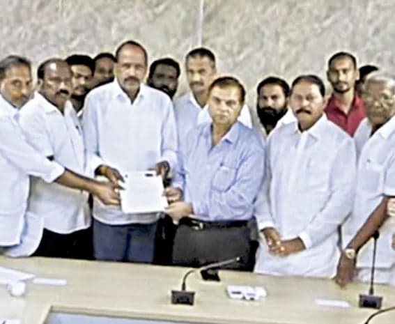 ఎన్నికలు వాయిదా వేయాలి - Udayam
