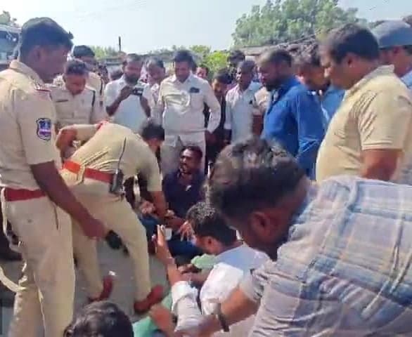 వడ్లకొండలో రైతుల నిరసన విరమణ - Udayam