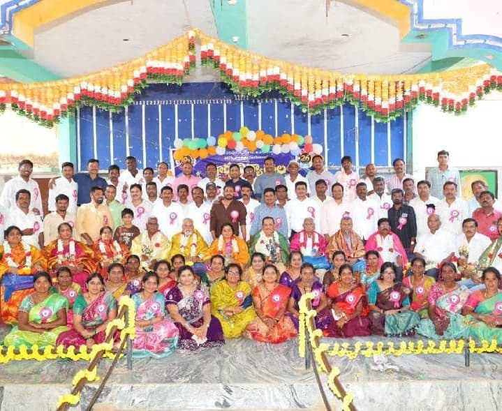 పెద్దమండ్యంలో పూర్వ విద్యార్థుల కలయిక - Udayam
