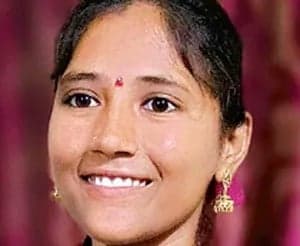 రోడ్డు ప్రమాదంలో విద్యార్థిని - Udayam