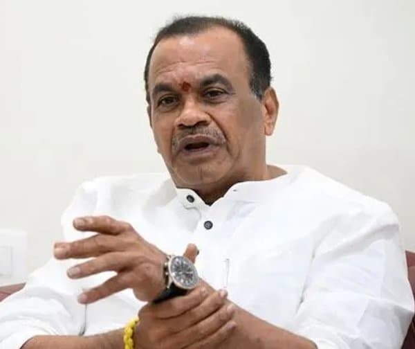 వర్షాకాలం: రోడ్ల మరమ్మతులపై మంత్రి కోమటిరెడ్డి అప్రమత్తత - Udayam Digital