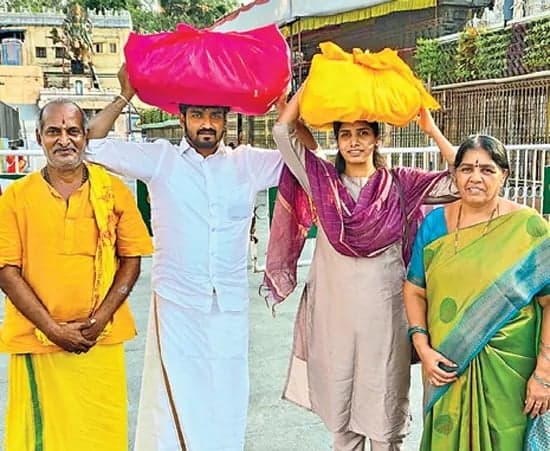 శ్రీవారి సేవలో 28 ఏళ్లు: దర్జీ వినూత్న భక్తి - Udayam