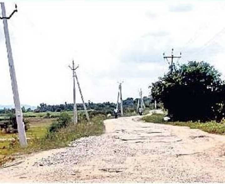 విజయపురంలో అధ్వానంగా రహదారులు - Udayam
