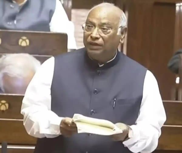 నీట్ పేపర్ లీక్పై పార్లమెంట్లో విపక్షాల ఆందోళన - Udayam Digital