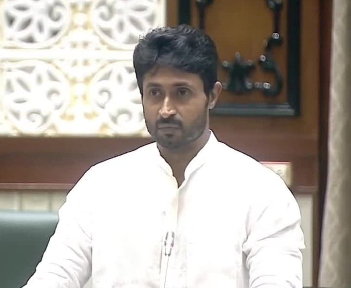 కోతుల బెడదకు సోలార్ ఫెన్సింగ్ సాయం - Udayam