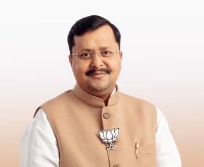 రాహుల్ విమర్శలపై నితిన్ నబిన్ కౌంటర్ - Udayam