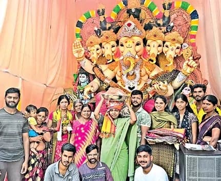 లడ్డూ ప్రసాదం.. ముస్లిం దంపతుల సొంతం - Udayam
