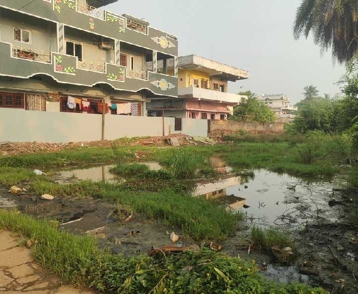 రాధానగర్లో డ్రైనేజీ సమస్య - Udayam