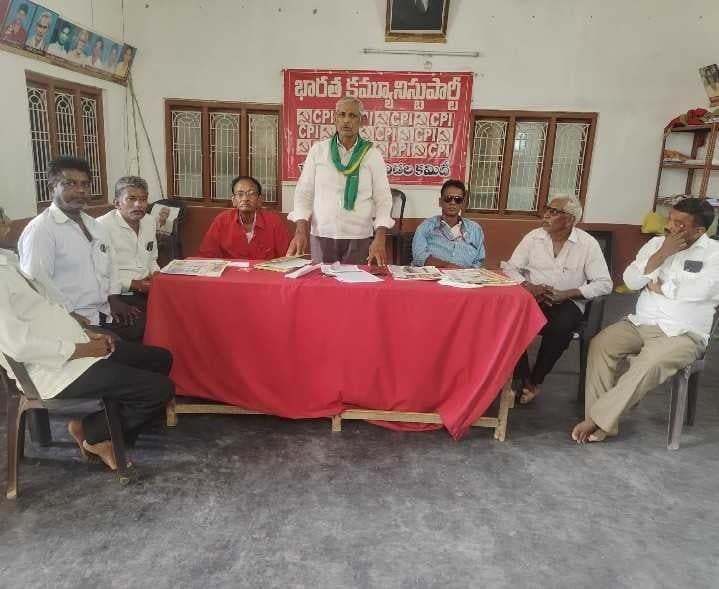 లింగపాలెం కరవు ప్రకటనపై రైతు సంఘం ఆరోపణ - Udayam