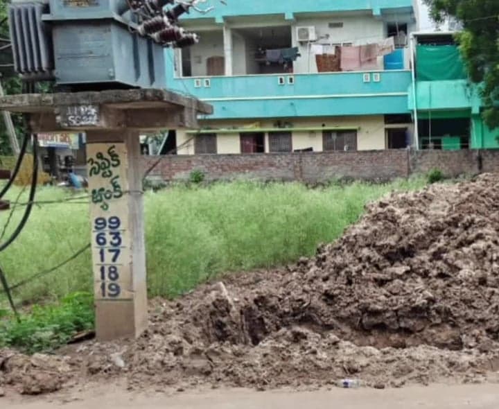 పొన్నూరులో 20 రోజులైనా పూడని గుంత - Udayam