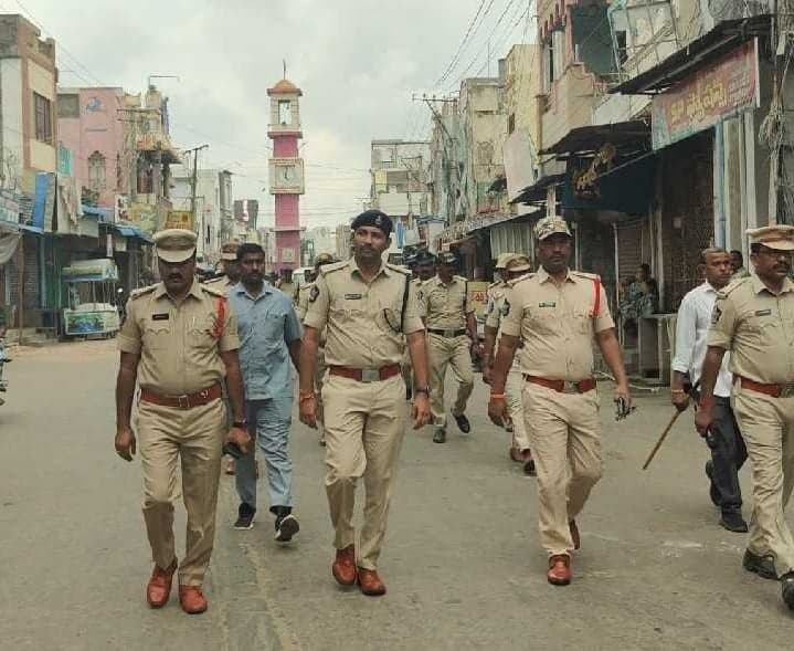 సత్తెనపల్లిలో పోలీసుల కవాత్ - Udayam