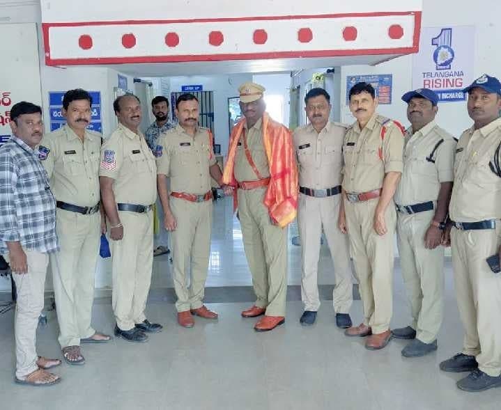 పాలకుర్తి హెడ్ కానిస్టేబుల్ శ్రీనివాస్కు ఏఎస్ఐగా పదోన్నతి - Udayam