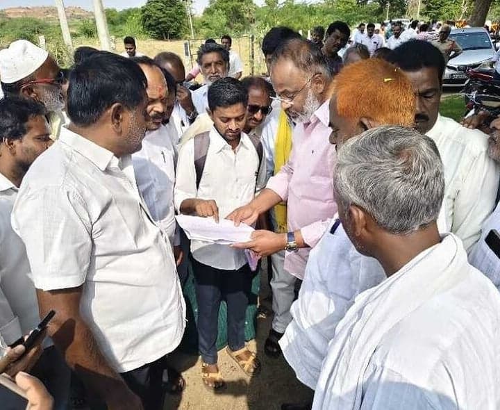 గాలివీడు మార్కెట్ యార్డు పనుల పరిశీలన - Udayam