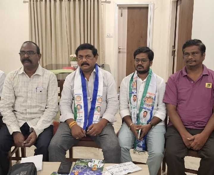 103వ వార్డు అభివృద్ధికి గుర్రం శ్రీను హామీ - Udayam