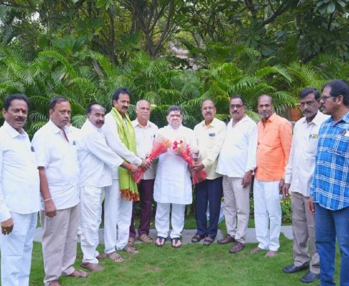 సంస్థ అభివృద్ధిలో భాగస్వాములు కావాలి - Udayam
