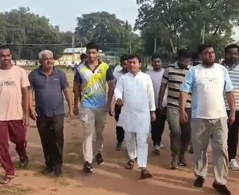 పట్టభద్రులు ఓటరుగా నమోదు చేసుకోవాలి - Udayam