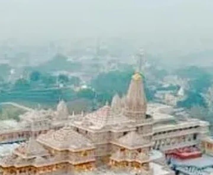 అయోధ్యలో కాంగ్రస్ నేత చేపల విందు వివాదం - Udayam