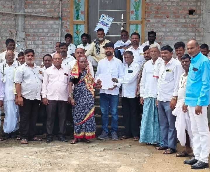 మద్యపాన నిషేధానికి గ్రామస్థుల వినతి - Udayam