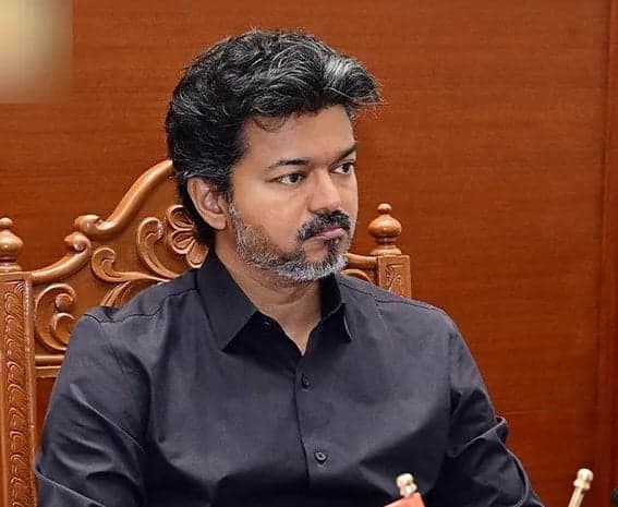లండన్ పర్యటనకు సీఎం విజయ్ - Udayam