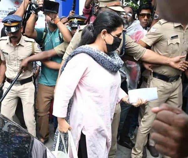 వీణా విజయన్పై ఈడీ విచారణ