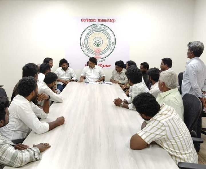 స్థానిక ఎన్నికలపై ఎమ్మెల్యే సమీక్ష - Udayam