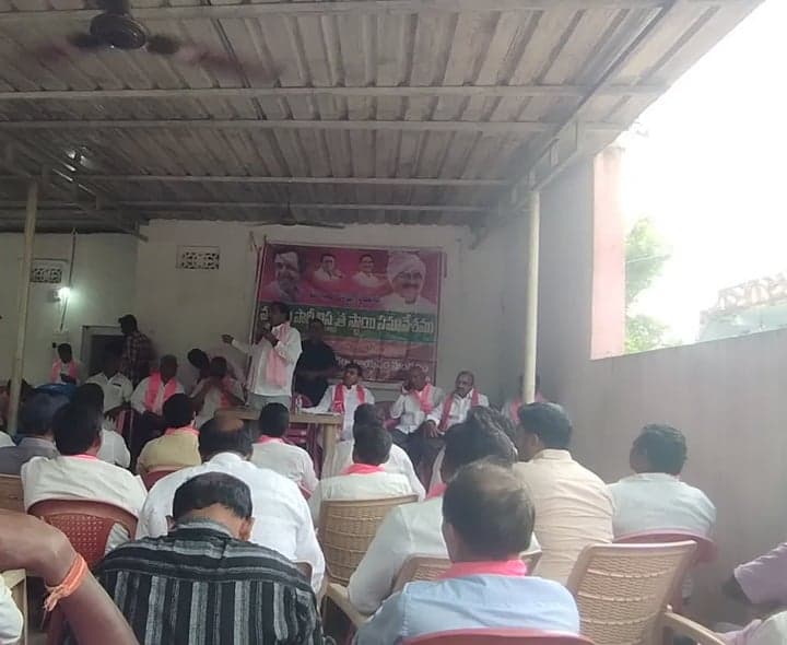 రాయపర్తిని కరవు మండలంగా ప్రకటించాలి - Udayam