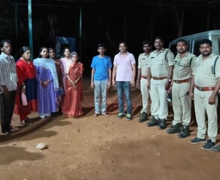 అహోబిలం భక్తులు సురక్షితం - Udayam