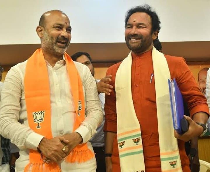 బండి నివాసంలో బీజేపీ నేతల భేటీ - Udayam Digital