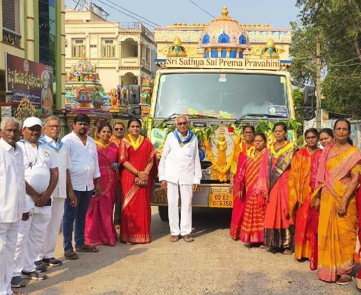 తిరువూరులో శ్రీ సత్యసాయి రథయాత్ర - Udayam
