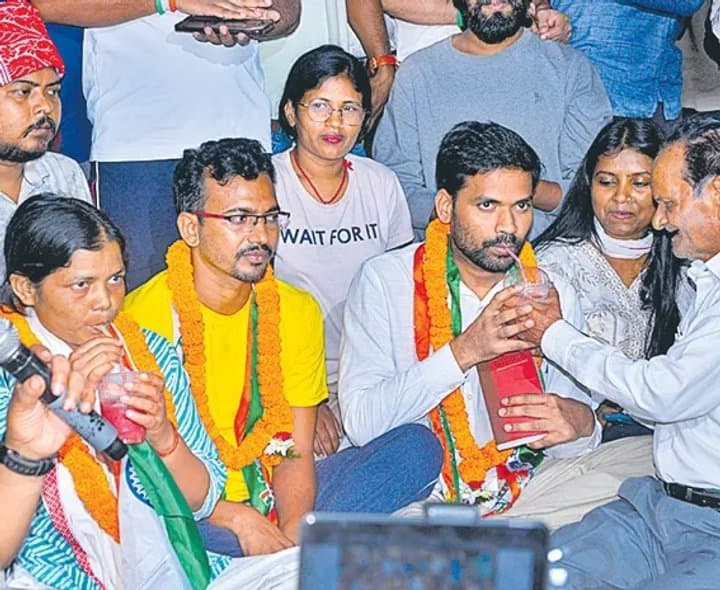 ఉద్యమానికి తాత్కాలిక విరామం - Udayam