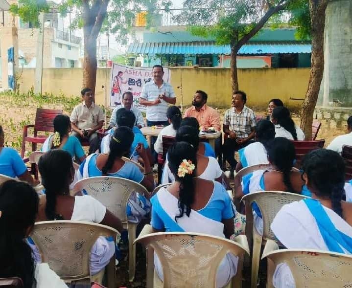 గాండ్లపెంట పీహెచ్సీలో ఆకస్మిక తనిఖీ - Udayam