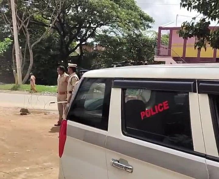 పుంగనూరు నామినేషన్ కేంద్రంలో DIG పరిశీలన - Udayam