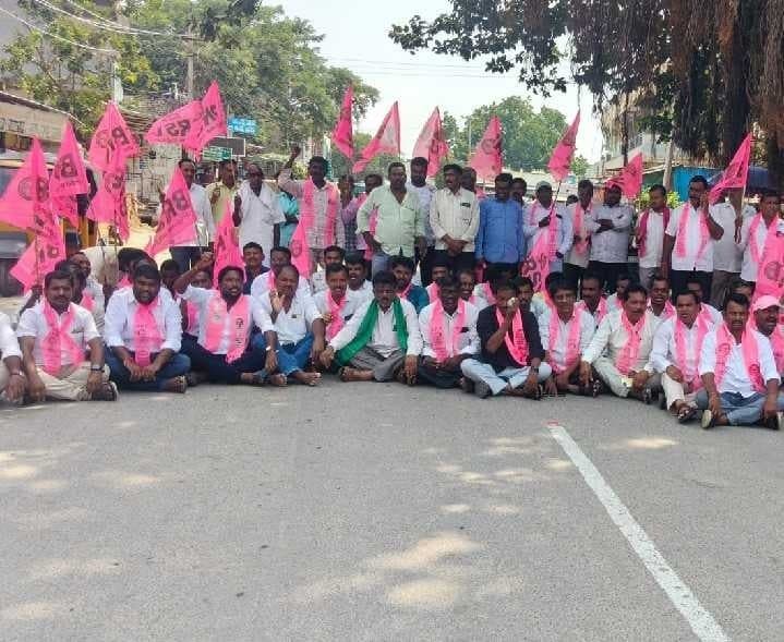 విద్యుత్ సమస్యలపై కోహెడలో BRS ధర్నా - Udayam